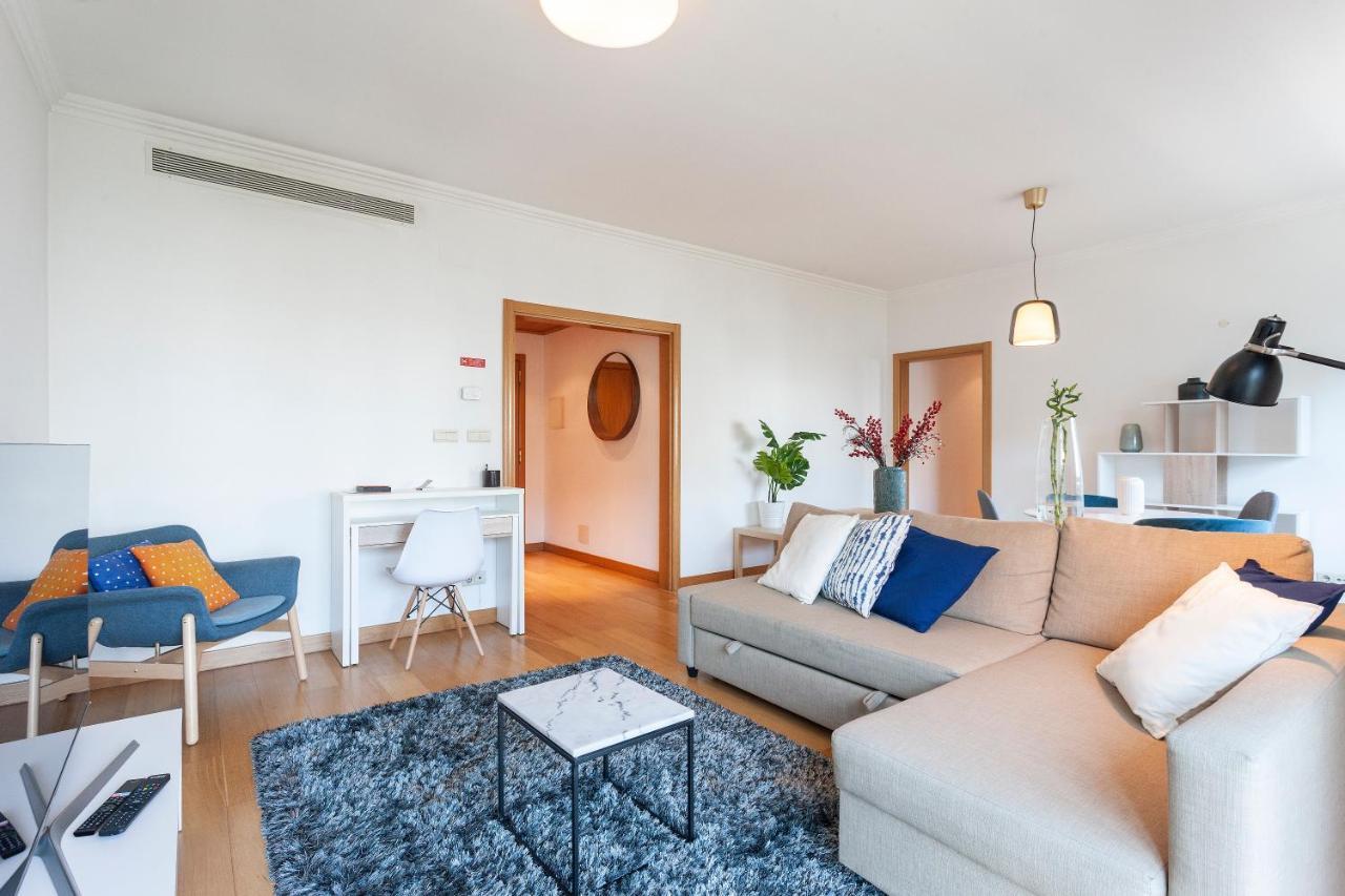 Apartment Central Orient - Modern, Spacious And Sunny! By The River!